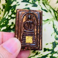 ราคา พระสมเด็จพิมพ์ก้างปลา 7 ชั้น เนื้อคตไม้สักลงรักปิดทอง (16823985405)