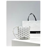 ราคา BAOBAO ISSEY MIYAKE Crystal clamshell small square one shoulder crossbody bag (18466973731)