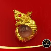 ราคา จี้ พญานาคคาบแก้วมณี ตาฝังมณีสีแดง เรียกทรัพย์ เสริมโชคลาภ เงินทอง ร่ำรวย หลากสีสัน สีสวยสะดุดตา ชุบทองไมครอน เคลือบแก้ว (10400439312)