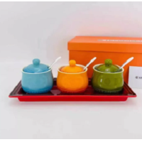 ราคา LE CREUSET สีสไตล์เดียวกันขวดปรุงรสเซรามิกครัวเรือนขวดปรุงรสภาชนะปรุงรสฝรั่งเศสปรุงรสกล่องที่มีฝาปิด (16177292321)