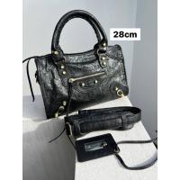 ราคา ส่งฟรี กระเป๋าถือ สะพายข้าง บาลอง BL PU Premium Leather 20 24 28 36 CM 8 9 11 14 หนังพรีเมียม ประดับหมุดทอง สไตล์แบรนด์เนม เข้ากับทุกการแต่งกาย (20548862408)