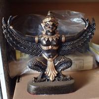 ราคา พระรูปหล่อ องค์พระญาครุฑ พญาครุฑ พระรูปหล่อพระญาครุฑ มวลสารแร่เหล็กน้ำพี้ผสมเรซิน สีดำแต่งทอง (17520460486)