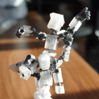 ราคา ของเล่นสำหรับเด็กผู้ชายพิมพ์3D ประกอบและลงสีเองมีดโรบูตุ๊กตาหัวไชเท้าไม้ขีดไฟมีหลายข้อต่อหุ่นยนต์เคลื่อนย้ายได้ทั้งตัว (21209577089)