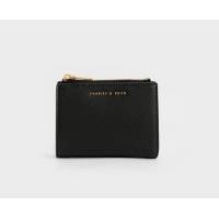ราคา กระเป๋าเงิน charles keith ใบสั้น เล็กแต่ทรงพลัง พกพาง่ายสะดวก ไซส์ใส่กระเป๋ากางเกงได้ทันใจ จุของได้เยอะมีช่องซิป ครบเซ็ท (20954095626)