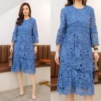 ราคา เดรสลูกไม้เนื้อหนาเกรดพรีเมี่ยม ลายลูกไม้เลือกใช้ลายสวยมากค่ะ ดีเทลใช้ผ้าลูกไม้คาดที่เอวและแขน ช่วงกระโปรงทำชั้นเลเยอร์แต่งด้วยด้วยดอกไม้3มิติเข้ากันได้อย่างลงตัว เดรสมีซับในอย่างดีทั้งตัว ซิปซ่อนด้าน