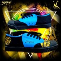 ราคา รองเท้าตะกร้อ รองเท้านันยางแท้เพ้นท์ลายแบล็คบลู ซักได้สีไม่หลุด รับประกันคุณภาพ ไม่ตรงปกยินดีคืนเงินMade in Thailand (20406702880)