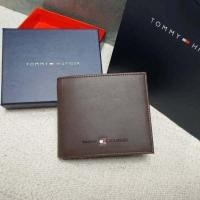 ราคา กระเป๋าสตางค์ Tommy WALLET แบรนด์แท้ ด้านหน้าติดโลโก้แบรนด์ แนว art หนังนิ่มดูดีมาก ด้านในแต่งแถบสีสัญลักษณ์แบรนด์ตรงกลาง (1324172138)