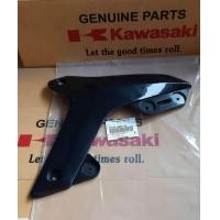ราคา กระบังเครื่องยนต์อันบน ข้างขวา สีดำ KAWASAKI KSR NEW แท้KAWASAKI (617738856)