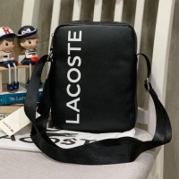 ราคา กระเป๋าสะพาย ล า ค อ ส Shoulder Bag ของแท้100 ด้านหน้าสกรีนชื่อแบรนด์เป็นตัวอักษรแนวตั้ง ด้านหลังเป็นหนังเรียบ (1088972858)