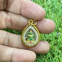 ราคา จี้พระแก้วมรกตลงยาล้อมเพชร ทรงหยดน้ำล้อมเพชรเลี่ยมกรอบทองไมครอนขนาดเหรียญบาท (20816990171)