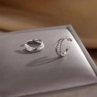 ราคา Suwann na shop ราคาต่อชิ้น ต่างหู ต่างหูหนีบ แบบวิ๊ง แบบเพชรไขว้ แบบดาวเพชร (20999746409)