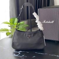 ราคา กระเป๋าสะพายไหล่ทรงคลัช คล้องแขน Guess รุ่น Little Shoulder Bag (12520713636)