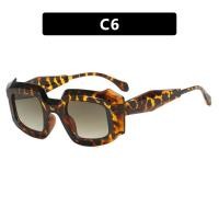 ราคา GENTLE MOSCOT Western Irregular Retro Sunglasses Candy Color Fashion Ins Punk Shades for Men Women (20694665899)