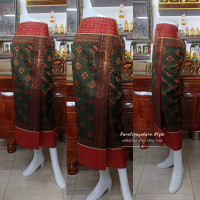 ราคา ผ้าถุงป้ายสำเร็จซิปหลัง ผ้าไหมมัดหมี่ ลายนาคี สีเขียวตีนแดงสด งานอัดผ้ากาวเรียบร้อย รับตัดตามไซส์ (20471994536)