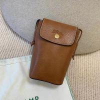 ราคา กระเป๋าโทรศัพท์มือถือหนังวัวแข็งแบบฝาพับกระดุมแบบกดติด Longchamp Longchamp (20047477653)