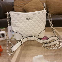 ราคา กระเป๋าสะพาย Guess Crossbody bag หนังเย็บลายตารางนิ่ม สายสะพายโซ่ยาวปรับระดับได้ (1187788228)
