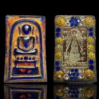 ราคา AD086 ส่งตรงปก พระสมเด็จวังหน้า พิมพ์ไกเซอร์ เนื้อแก้วสีน้ำเงิน ลงรักปิดทอง หลังแผ่นปั้ม ขรัวโต พระธาตุพนม ผงแร่ เม็ดพลอย เม็ดทองแต่งลายดอกไม้ (21369998595)