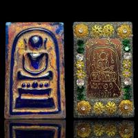 ราคา AD091 ส่งตรงปก พระสมเด็จวังหน้า พิมพ์ไกเซอร์ เนื้อแก้วสีน้ำเงิน ลงรักปิดทอง หลังแผ่นปั้ม มีเงินมีทอง ขรัวโต ธาตุพนม ๒๔๐๑ ผงแร่ เม็ดพลอย เม็ดทองแต่งลายดอกไม้ (21370472602)