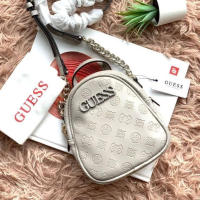 ราคา กระเป๋าสะพาย GUESS FACTORY WOMEN SHOULDER BAG แบรนด์แท้ OUTLET กระเป๋าสะพายหรือถือ ทรงครอสบอดี้ (827392298)