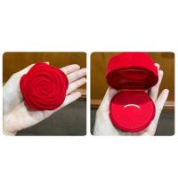 ราคา ตลับใส่แหวน กำมะหยี่สีแดง (12600904817)