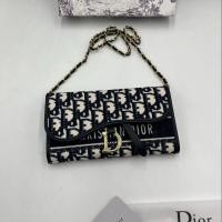 ราคา กระเป๋าสะพาย ผู้หญิง ขนาด 8 นิ้ว สายโซ่ พร้อมส่ง (20895759493)