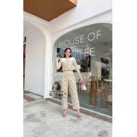 ราคา Tag Si am ไซส์ อั้ม DETAIL ชุดเซ็ทเสื้อมาคู่กับกางเกงขายาว เสื้อแขนสั้น คอปกบัวแต่งเป็นลูกไม้สีขาวให้ความเจ้าหญิงเบาๆ เนื้อผ้าทอลายดอกไม้สวยงาม สีสวยขับผิวทรงปล่อย (21318931309)