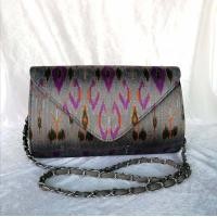 ราคา กระเป๋าผ้าไหมแท้ กระเป๋าสะพาย ปรับสายกระเป๋าได้ กระเป๋าตังค์ ลายไทย สีสวย เกรดพรีเมี่ยม NgamNate (17280403921)