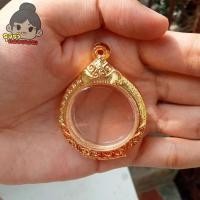 ราคา กรอบพระ กรอบพระเงินผสม ใส่เหรียญหลวงปู่ชอบ กว้าง3 2 สูง3 2ซม ขนาดจอกระจก (21321885833)
