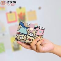 ราคา YNG กระเป๋าสตางค์ใบสั้นลายน้องหมี มีช่องซิปตรงกลาง ช่องใส่บัตรเยอะ รุ่น 47028 (20931171999)