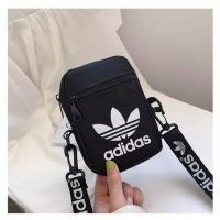 ราคา พร้อมส่ง กระเป๋าสะพายข้างADIDAS กระเป๋าสะพายใบเล็ก กระเป๋าสะพายข้างนักเรียน รุ่นใหม่ล่าสุด ทรงสวย ง่ายต่อการจับคู่ คุณภาพดี 3สีให้เลือก (14688283335)