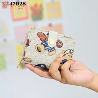 ราคา YNG กระเป๋าสตางค์ใบสั้นลายน้องหมี มีช่องซิปตรงกลาง ช่องใส่บัตรเยอะ รุ่น 47028 (20931171994)