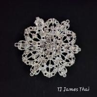 ราคา เครื่องประดับชุดไทย เข็มกลัดชุดไทย เข็มกลัดเงินประดับเพชร ขนาดใหญ่เส้นผ่าศูนย์กลางประมาณ 6 5 cm ใช้สำหรับกลัดสังวาลย์ กลัดสไบ กลัดหน้าอก (15573392807)
