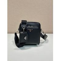ราคา Prada Leather shoulder bag with pouch (21228372322)