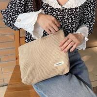 ราคา พร้อมส่ง Fluffy Bag กระเป๋าใส่เครื่องสำอางมีซิป กระเป๋าผ้าลูกฝูก ใส่เครื่องสำอาง มีซับใน (17236557314)