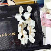 ราคา ต่างหูรูปกลีบกุหลาบสไตล์โบฮีเมียนต่างหูรูปดอกไม้สีแดงสีเหลืองสีน้ำเงินต่างหูพู่ยาวเครื่องประดับสำหรับงานแต่งงานงานปาร์ตี้ (21171095055)