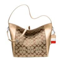 ราคา กระเป๋าถือ COACH แท้ รุ่นหรูจาก Shop ผ้าลาย Signature สายหนังแท้ มีสายยาว COACH 23702 WEEKEND PRINTED SIGNATURE SHOULDER BAG Vachetta (21346558997)