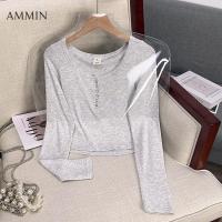 ราคา AMMIN เสื้อยืดเสื้อสตรีผ้าฝ้ายแขนยาวตกแต่งติดกระดุมรอบคอแบบเรียบง่ายใหม่สำหรับฤดูใบไม้ร่วงปี2023เสื้อผู้หญิงแขนพองลำลองสีทึบสไตล์เกาหลี (20639353595)