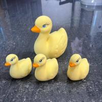 ราคา หงส์ เซรามิคหงส์ 1ชุด4ชิ้น ชุดครอบครัวหงส์ เซรามิคแต่งสวน ตุ๊กตาแต่งสวน เซรามิคสัตว์ หงส์แต่งสวน สีเหลือง (21261173917)