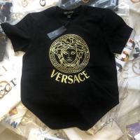 ราคา S 5XL เสื้อยืดแขนสั้น คอกลม ผ้าฝ้ายแท้ พิมพ์ลาย Versace label 2 สไตล์ใหม่ สําหรับผู้ชาย และผู้หญิง (19923686276)