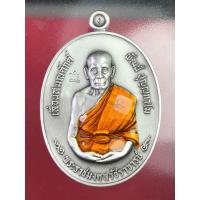 ราคา รุ่น สมโภชน์100ปี หลวงพ่อพัฒน์ เนื้อเงินซาติน ลงยาจีวร เลข25 สร้าง 100 องค์เท่านั้น (19951881179)