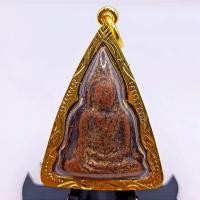 ราคา K976 จี้พระ พระเครื่อง พระนางพญาพิมพ์ใหญ่ เนื้อผงเก่าแปะทอง กรุพิษณุโลก เลี่ยมกรอบทองไมครอน ขนาด3 0x5 0ซม (19923311203)