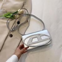 ราคา New diesel niche design jingle bag one shoulder diagonal underarm fashion handbag saddle small square bag wholesale (19939858347)