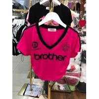 ราคา เสื้อครอปสั้นคอวีแถบแขนลาย brother (20629624217)