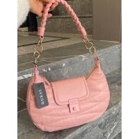 ราคา กระเป๋าสะพายไหล่ แบรนด์guess outlet 100 (21227987551)