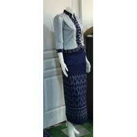 ราคา ชุดเสื้อไหมหม่อนทรงภูไทแถบผ้าฝ้ายทอมือ ขออนุญาตคละลายผ้าถุงผ้าฝ้ายทอมือย้อมครามอัดผ้ากาว (14530336248)