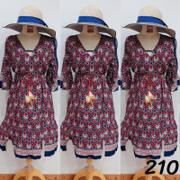 ราคา พร้อมส่ง ชุดเดรสผู้หญิง เดรสสาวผอมสาวอวบ สไตล์โบฮีเมี่ยน เดรสกระโปรงผ่าข้าง คอวีแขนกระดิ่งมีเชือกขนนกให้ผูกเอว พร้อมส่ง 210 (19944515713)