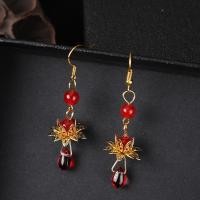 ราคา ต่างหูพู่ห้อยสไตล์โบราณทำด้วยมืองานออกแบบเองต่างหูแก้วรูปดอกบัวแบบสั้นสำหรับผู้หญิงเครื่องประดับศีรษะใส่คู่กับชุดฮั่นฝูที่หนีบหูแบบไม่มีรูหูรูปหยดน้ำสีแดง (5260286699)