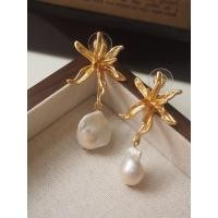 ราคา GIRI VINTAGE Pearl Clover Earrings GV10010 (20970397780)
