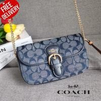 ราคา กระเป๋าสะพาย COACH Kleo Crossbody In Signature Chambray (17930661021)