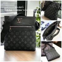 ราคา กระเป๋าสะพาย 8016 ขนาด 9 5 นิ้ว กระเป๋าสะพายข้าง ผู้ชายรุ่นใหม่ล่าสุด งาน hiend สินค้าพร้อมส่ง 1 ถึง 3 วันลูกค้าได้รับของ (20905214018)